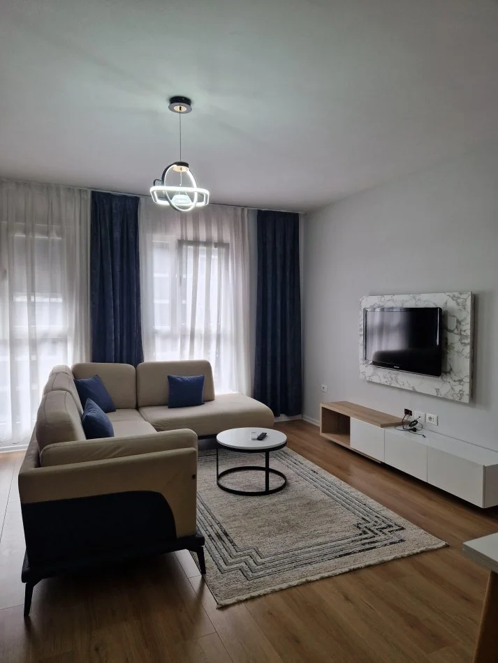 Tirane, jepet me qera apartament 1+1+Ballkon Kati 6, 70 m² 600 € (rruga Dom Bosko)