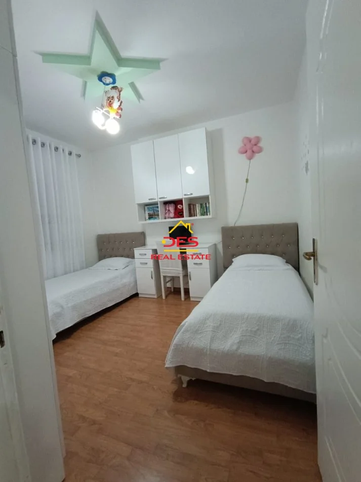 Vlore, shitet apartament 2+1+Ballkon Kati 4, 94 m² 160.000 € (Rruga Sadik Zotaj)