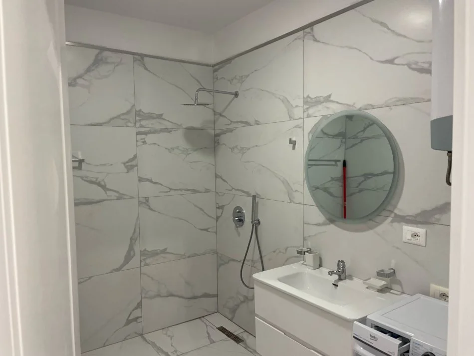 Tirane, jepet me qera apartament 1+1+Ballkon Kati 2, 70 m² 600 € (Kurora e botanikut)