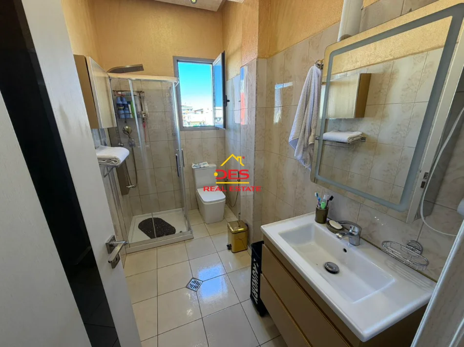 Vlore, shitet apartament 1+1+Ballkon Kati 8, 101 m² 125.000 € (Rruga Fiqirete Musta)