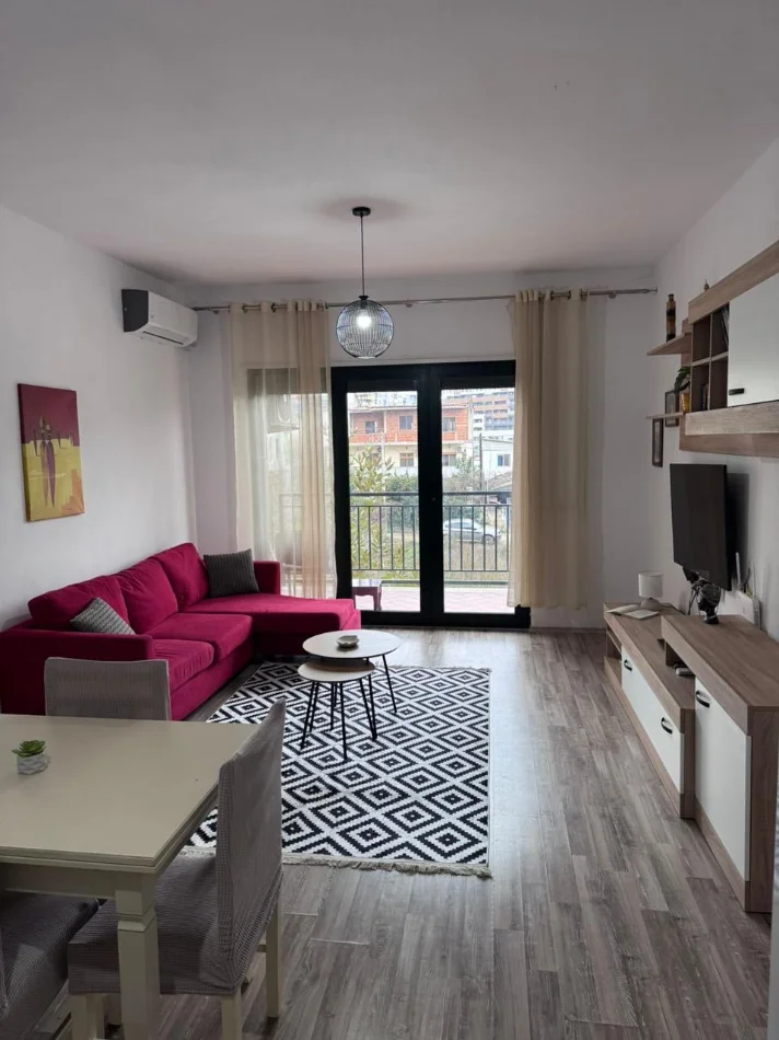 Tirane, jepet me qera apartament 1+1 Kati 2, 60 m² 450 € (Green City ,Unaza e Re)