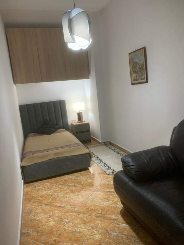 Tirane, jepet me qera apartament 1+1+A+BLK Kati 5, 56 m² 200 Euro (fresk)