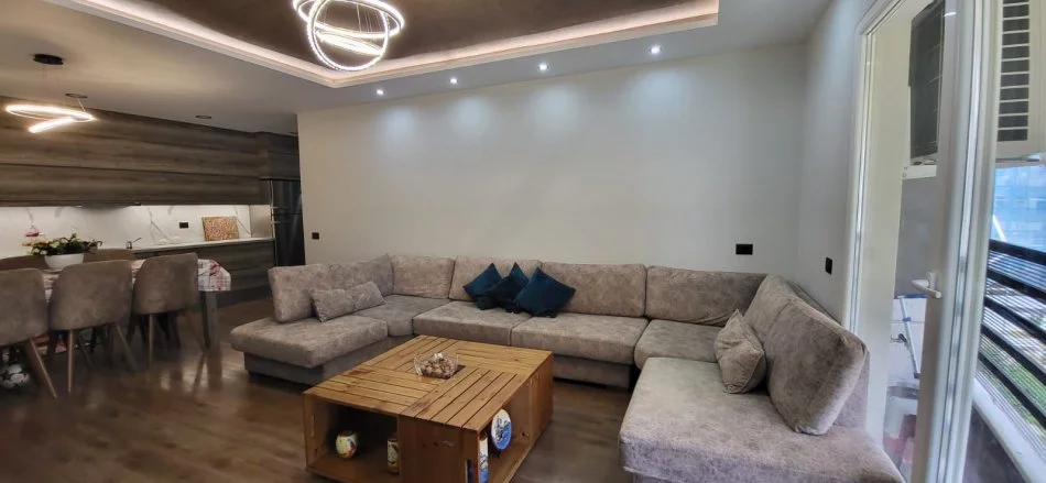 Tirane, shitet apartament 2+1+Ballkon Kati 2, 100 m² 260.000 € (Komuna e Parisit)