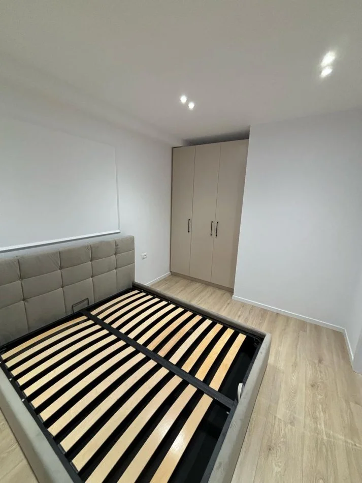 Tirane, jap me qera apartament 1+1 Kati 6, 500 € (Astir)