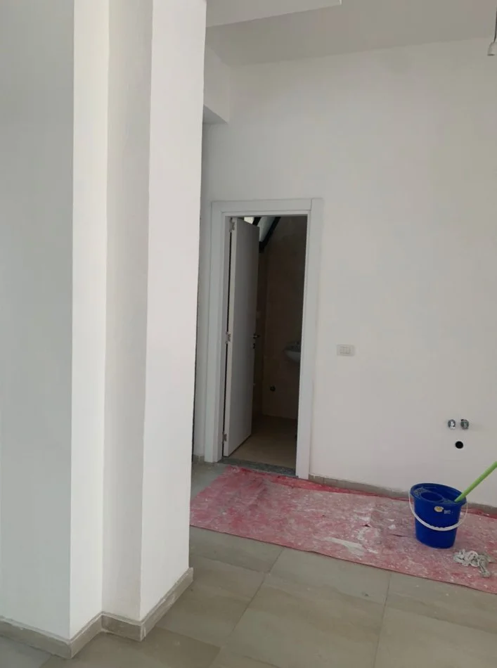 Tirane, jepet me qera apartament 1+1 Kati 2, 80 m² 600 € (Ish Parku Autobuzave)