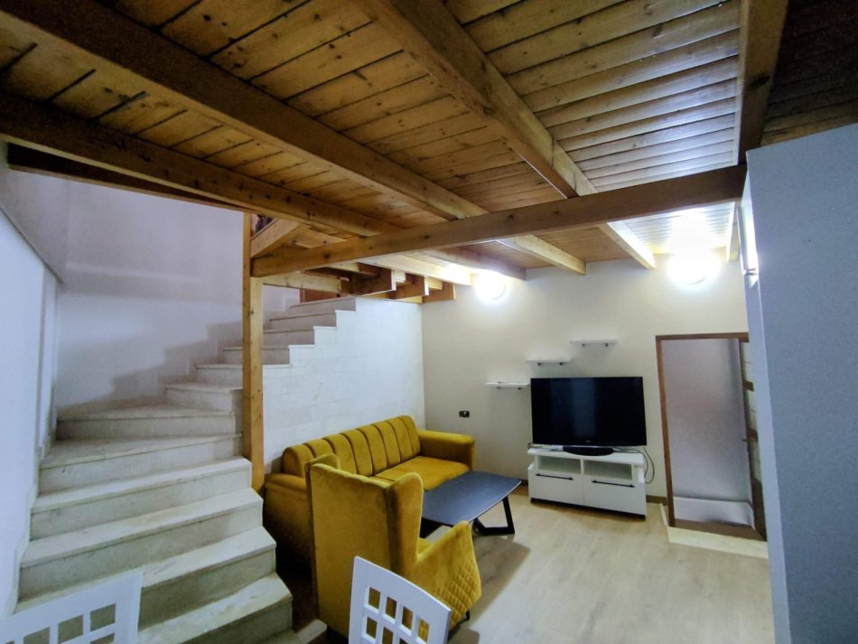 Tirane, jepet me qera nga Pronari, pa-komision apartament duplex 1+1+Ballkon Kati 2, 60 m² 350 € (Rruga Muhamed deliu)