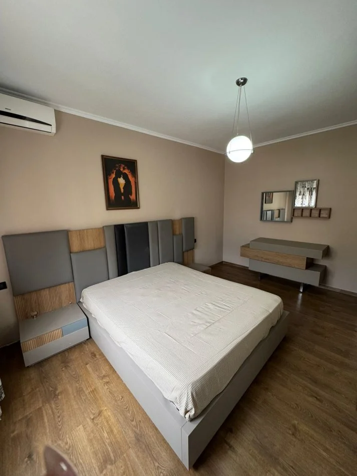 Tirane, jepet me qera apartament 2+1 Kati 4, 94 m² 500 € (LION LIGORI) UNA47934