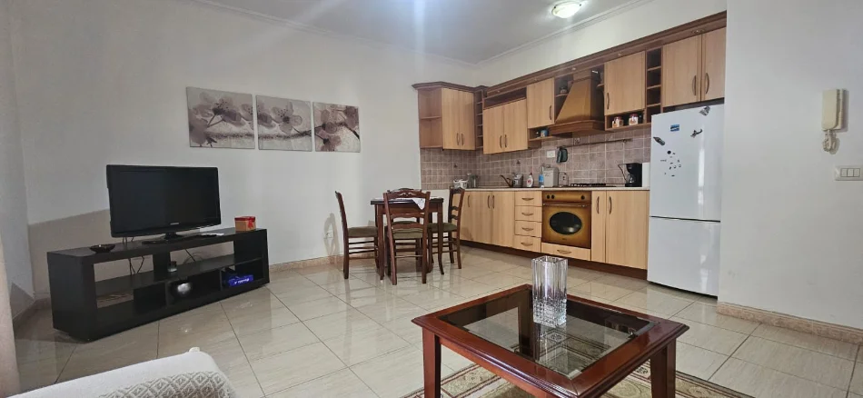 Tirane, jap me qera apartament 1+1 Kati 4, 80 m² 550 € 