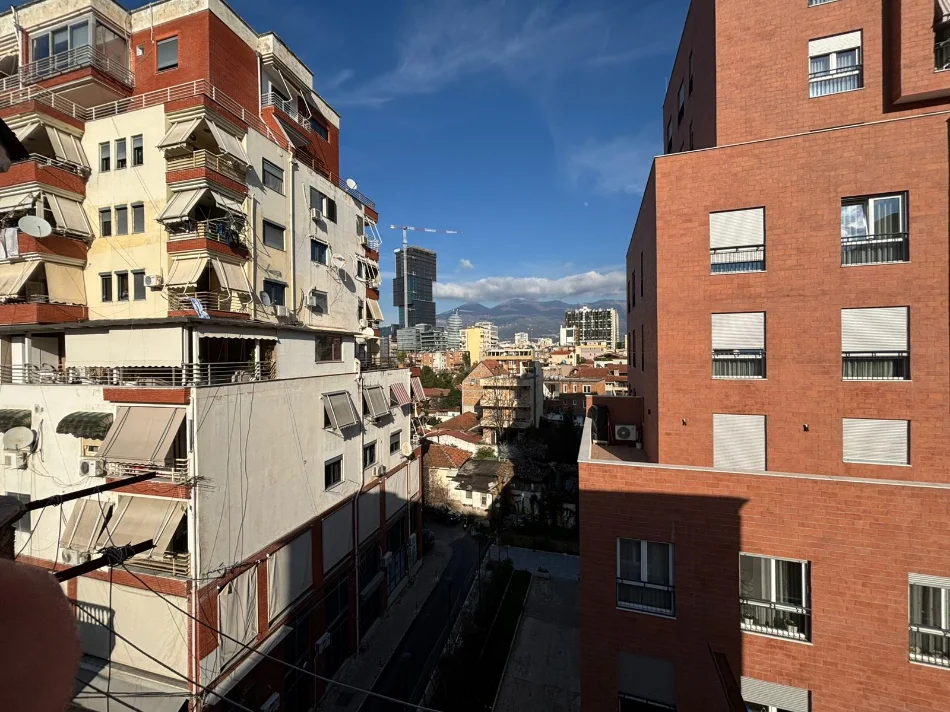 Tirane, jepet me qera apartament 2+1 Kati 6, 120 m² 500 € (Myslym Shyri)