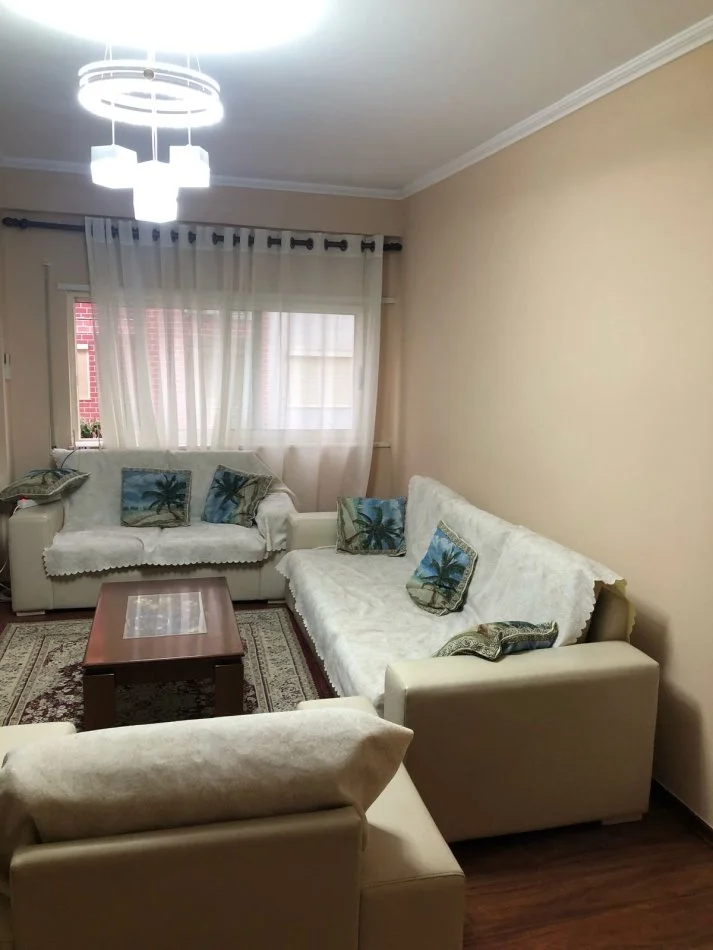 Tirane, jepet me qera apartament 2+1+Ballkon Kati 2, 100 m² 500 € (Idriz dollaku)
