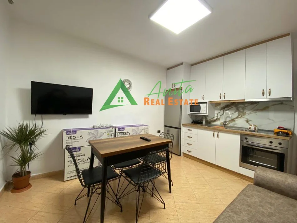 Tirane, jepet me qera apartament 1+1 Kati 5, 52 m² 50 000 Leke (Qender)