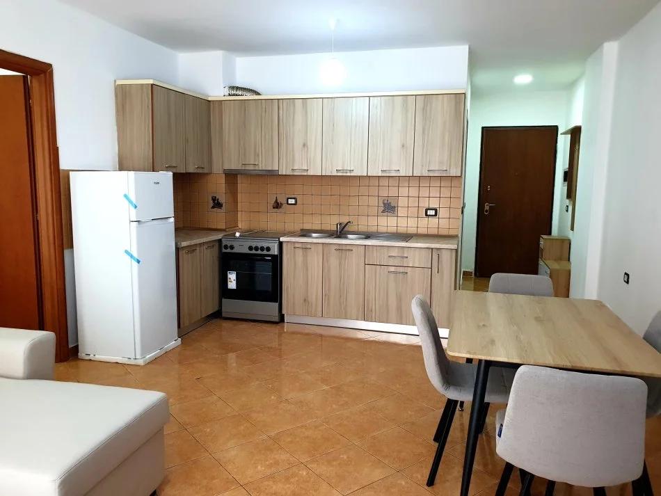 Tirane, jepet  me qera apartament 2+1+Ballkon Kati 4, 100 m² 400 € (Thoma Koxhaj)
