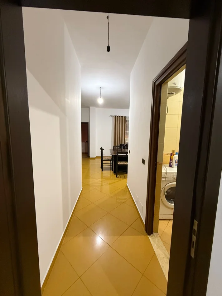 Tirane, jepet me qera apartament 1+1 Kati 3, 70 m² 450 Lek (Inxh e Ndertimit prane Konvikteve)
