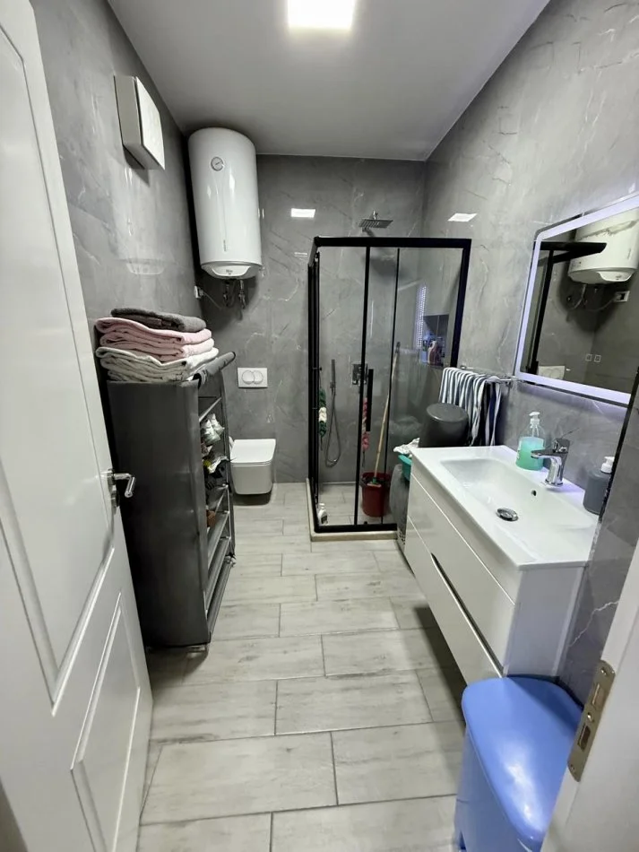 Tirane, shitet apartament 2+1 Kati 2, 73 m² 135.000 € (Rruga Jordan Misja)