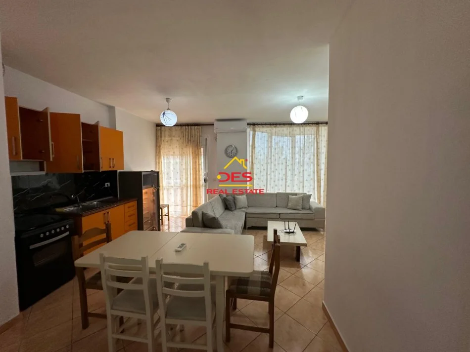 Vlore, jepet me qera apartament 1+1+Ballkon Kati 4, 70 m² 480 € (Rruga Kosova)