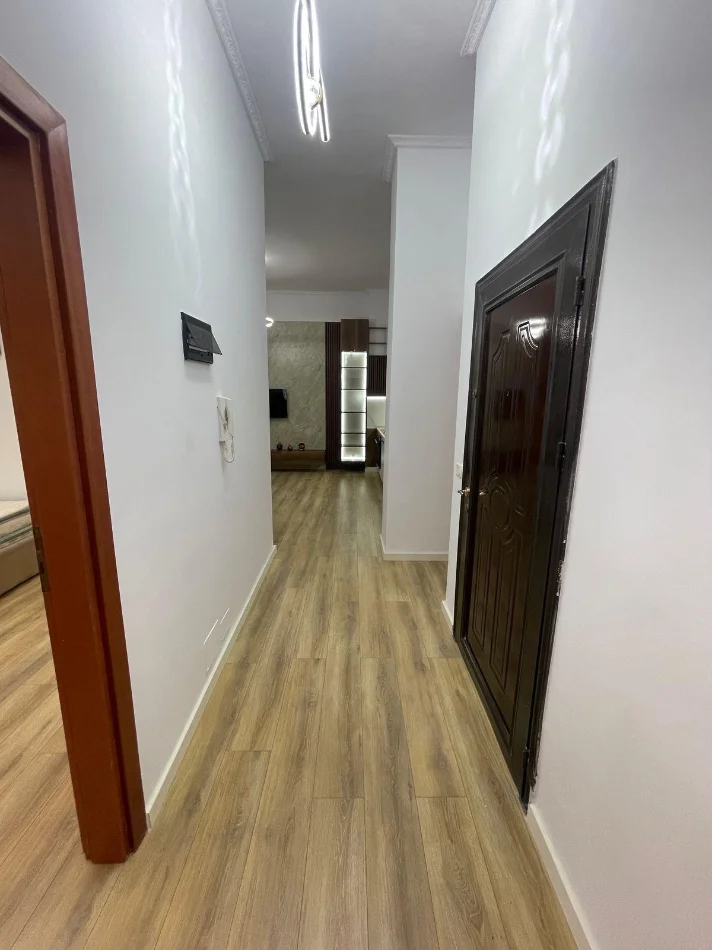 Tirane, jepet me qera apartament 2+1+Ballkon Kati 1, 120 m² 500 € (Astrit Losha)