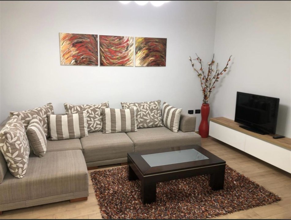 Tirane, jepet me qera apartament 1+1 Kati 2, 65 m² 630 € 