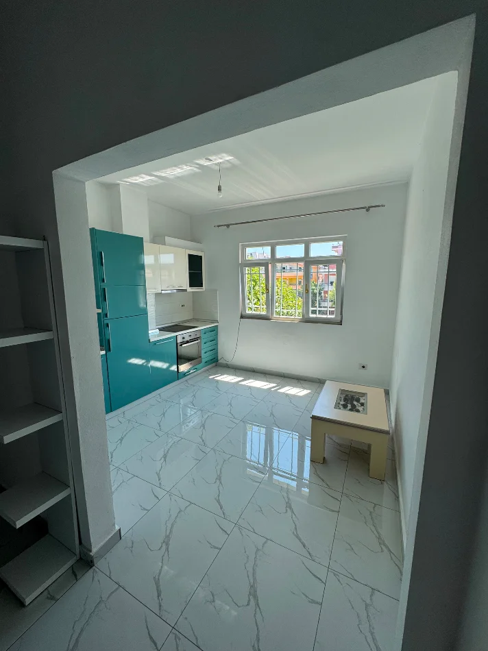 Tirane, jepet me qera apartament 1+1+Ballkon Kati 3, 60 m² 350 €