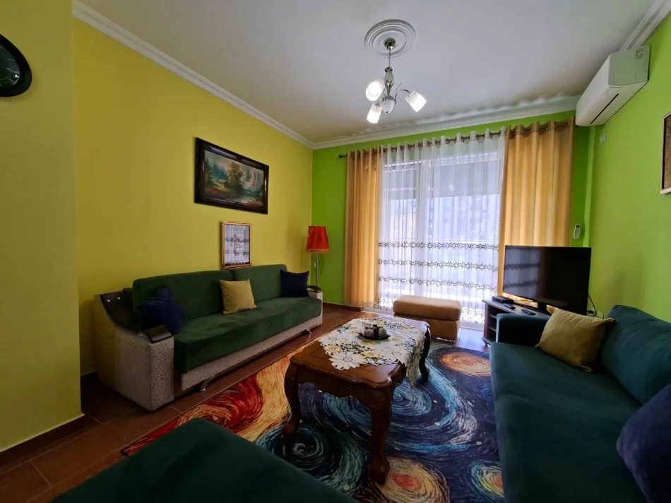 Tirane, jepet me qera apartament 1+1 , 65 m² 520 € (Rruga Frosina Plaku)