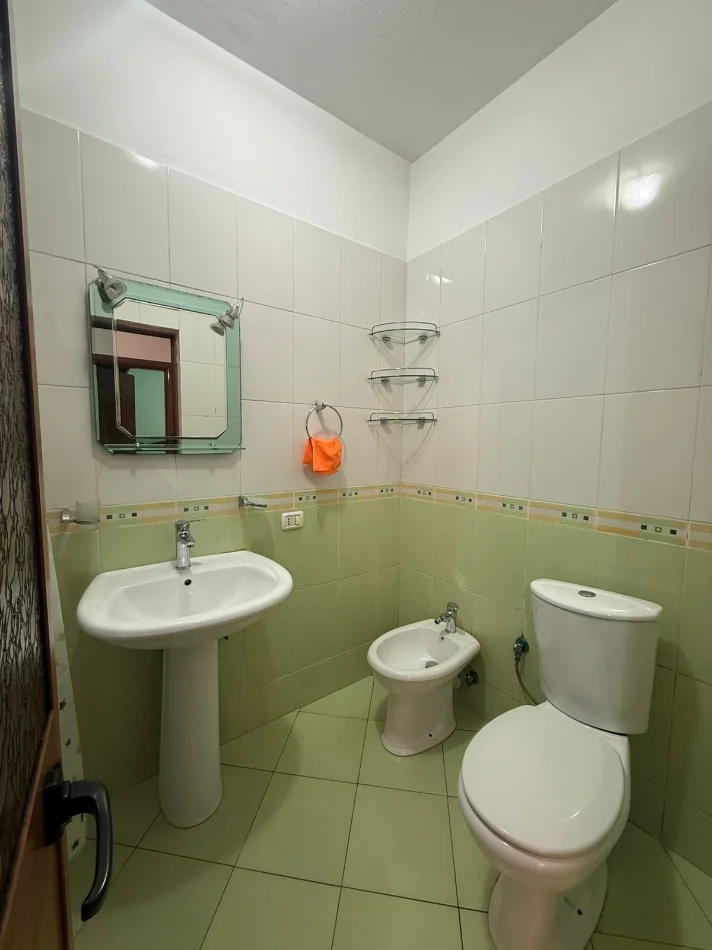 Tirane, jepet me qera apartament 2+1 Kati 3, 100 m² 450 € (Vila L Astir)