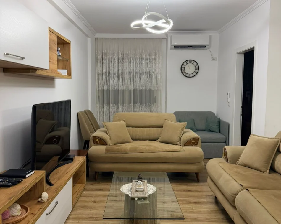 Tirane, jepet me qera apartament 1+1+Aneks+Ballkon Kati 5, 60 m² 480 € (Yzberisht)