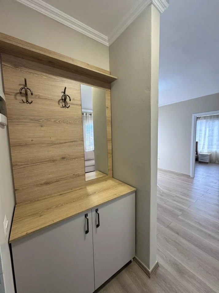 Tirane, jepet me qera apartament 2+1+Ballkon Kati 5, 80 m² 500 € (Selite)