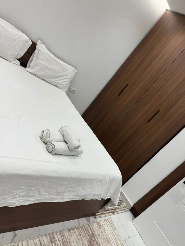 Tirane, jepet me qera apartament 1+1 Kati 5, 65 m² 400 € (Rruga 5 Maji)