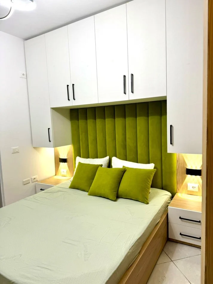 Tirane, jepet me qera garsonier 1+1 Kati 4, 45 m² 500 € (Afer Kristal Center)