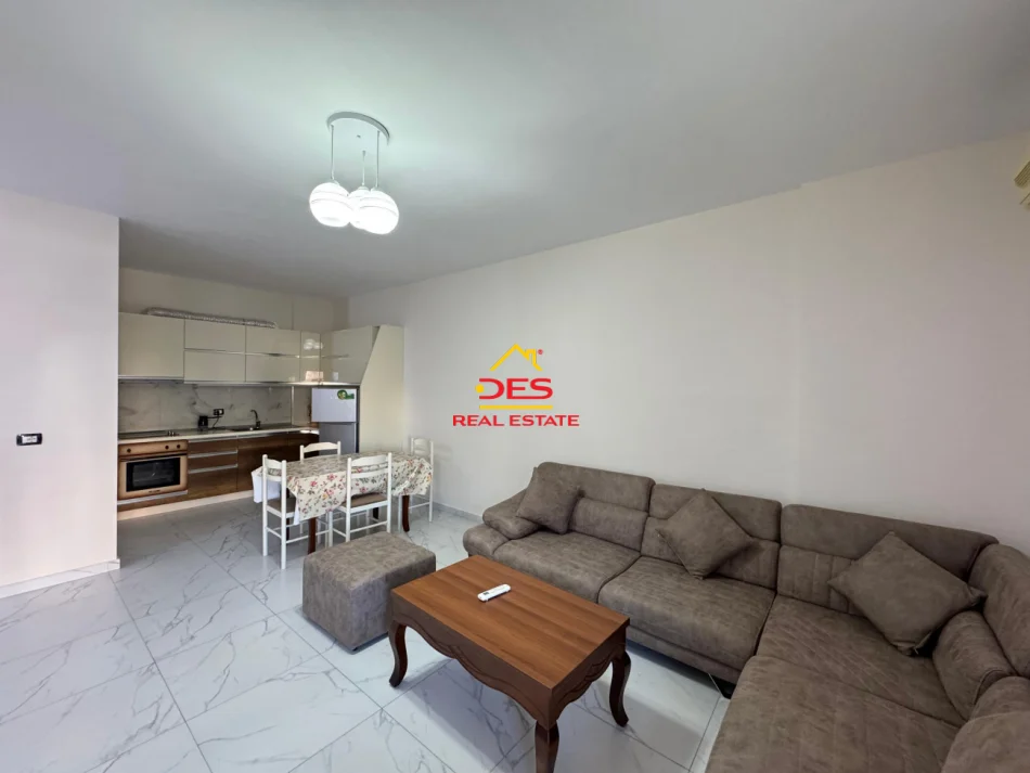 Vlore, jepet me qera apartament 1+1+Ballkon Kati 3, 70 m² 350 € (Rruga Çamëria)