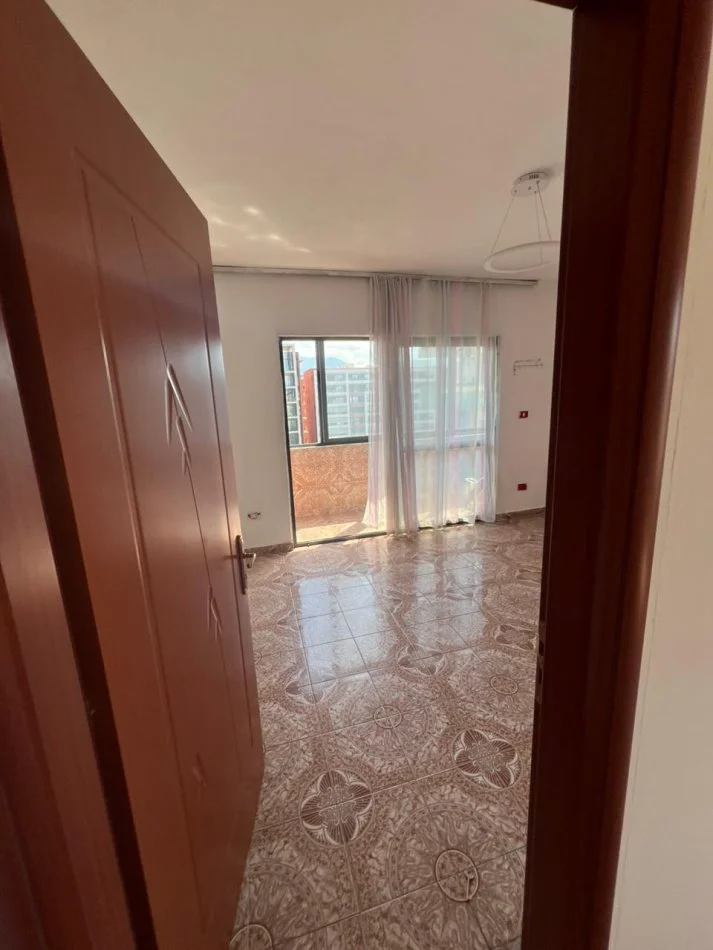 Tirane, jepet me qera apartament 2+1 Kati 7, 65 m² 380 € 