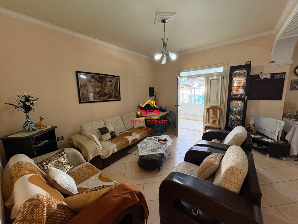 Vlore, jepet me qera shtepi 2+1+Ballkon Kati 0, 100 m² 250 € (Rruga Lef Sallata)