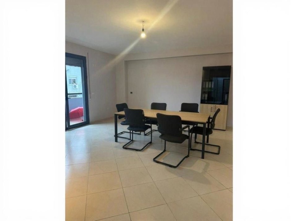 Tirane, shitet apartament 3+1+Ballkon Kati 4, 122 m² 350.000 € (STADIUMI DINAMO)