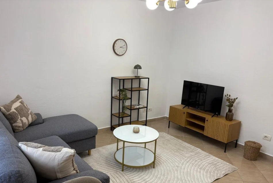 Tirane, jepet me qera apartament 1+1 Kati 3, 60 m² 510 € (Rruga ''Elbasanit")