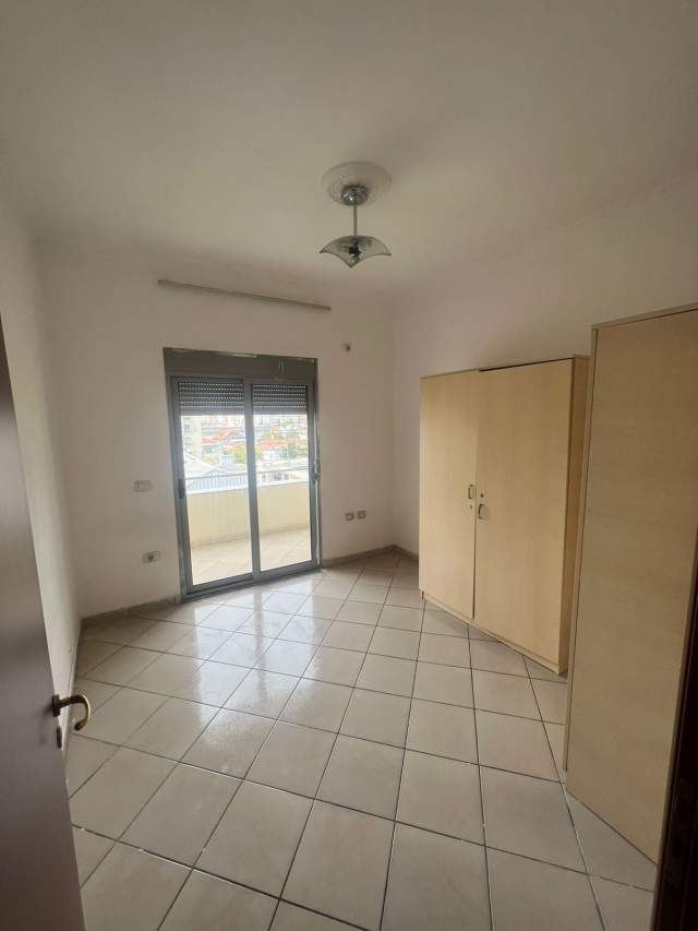 Tirane, jepet me qera apartament 2+1+BLK Kati 5, 120 m² 400 Euro (rruga Jordan Misja)