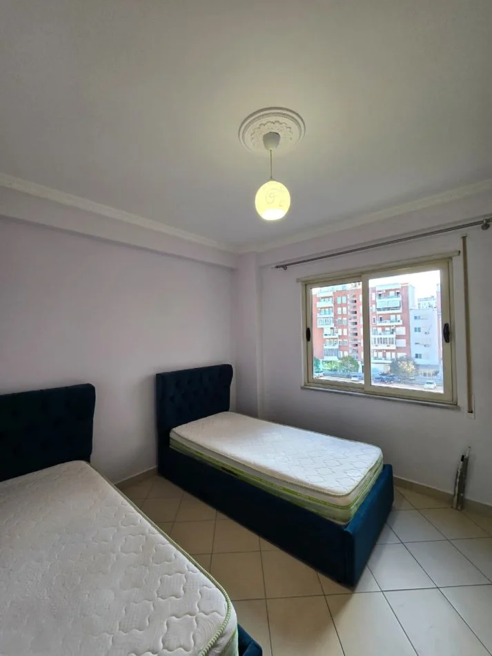 Tirane, jepet me qera apartament 2+1 Kati 3, 100 m² 600 € (Rruga Jordan Misja prane Gener 2)