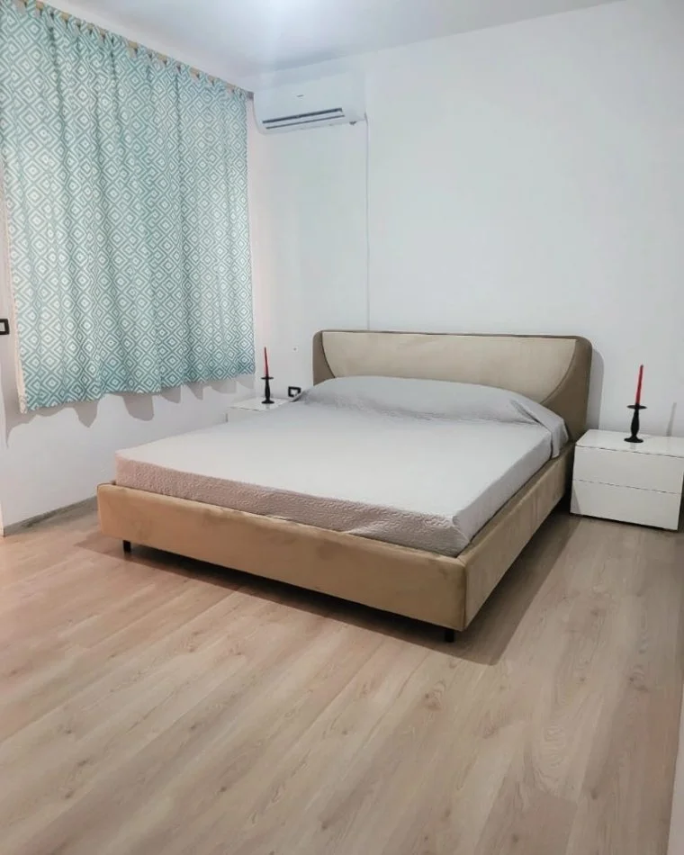 Tirane, jepet me qera apartament 1+1+Ballkon Kati 1, 100 m² 500 € (Ali Demi)