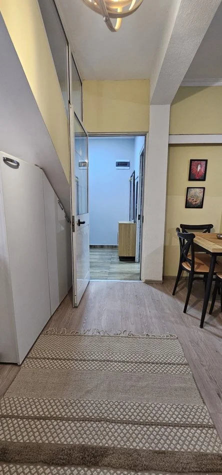 Tirane, jepet me qera Vile 2 Katshe Kati 2, 120 m² 700 € (Tek Medreseja)