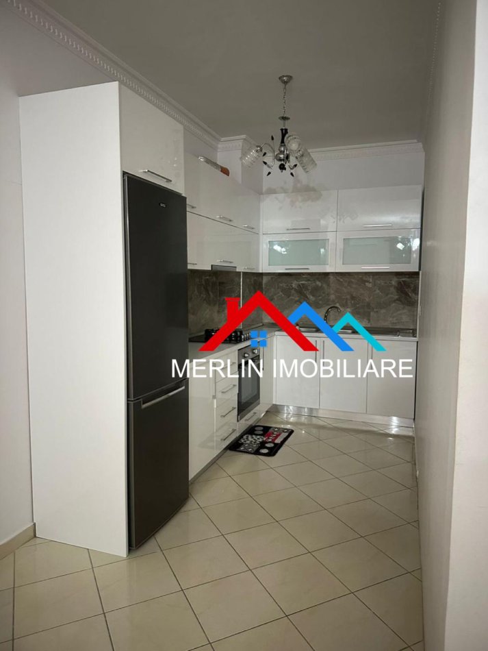 Tirane, jepet me qera apartament 1+1+Ballkon Kati 1, 71 m² 400 € (RRUGA SHEFQET KUKA,FRESK)