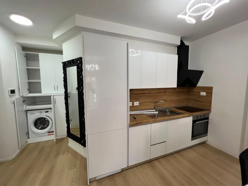 Tirane, jepet me qera apartament 1+1+Ballkon Kati 3, 57 m² 600 € (21 dhjetori)