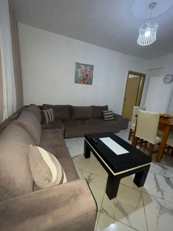 Tirane, jepet me qera apartament 1+1 Kati 1, 70 m² 430 € 