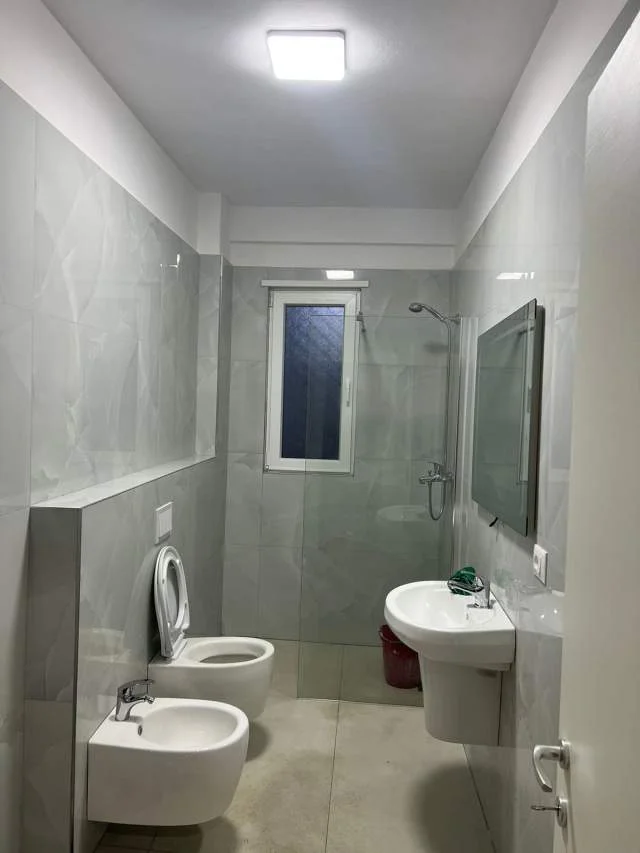 Tirane, jepet me qera apartament 2+1+BLK Kati 4, 91 m² 550 Euro (Rruga Teodor Keko)