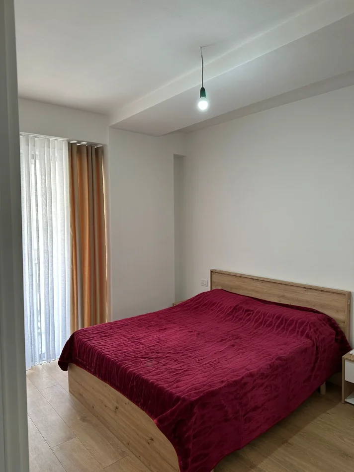 Tirane, jepet me qera apartament 2+1+Aneks+Ballkon Kati 3, 550 € (kashar , casa italia)