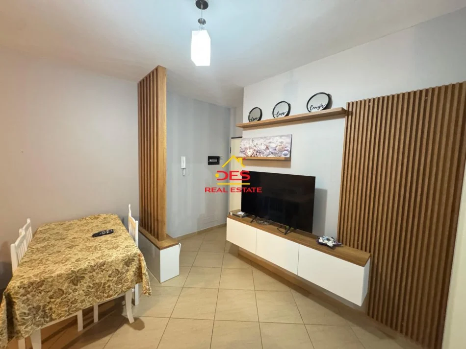 Vlore, jepet me qera apartament 2+1+Ballkon Kati 7, 110 m² 450 € (Rruga Gjergj Arianiti)