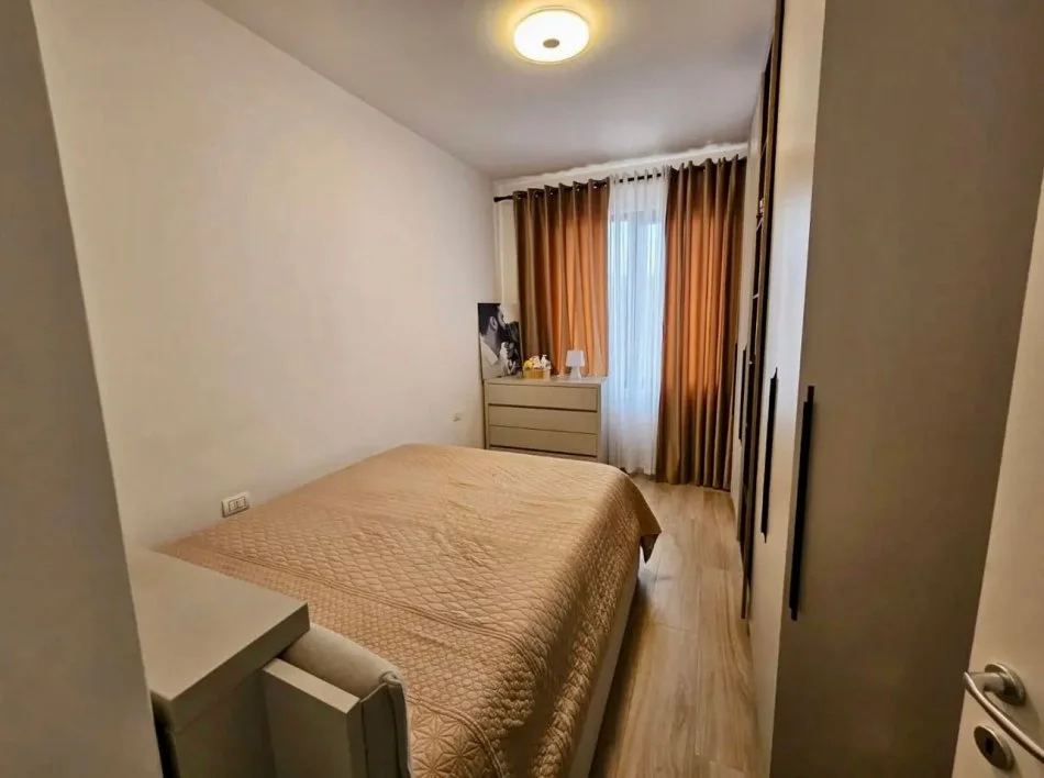 Tirane, jepet me qera apartament 1+1 Kati 8, 65 m² 600 € (Don bosko)
