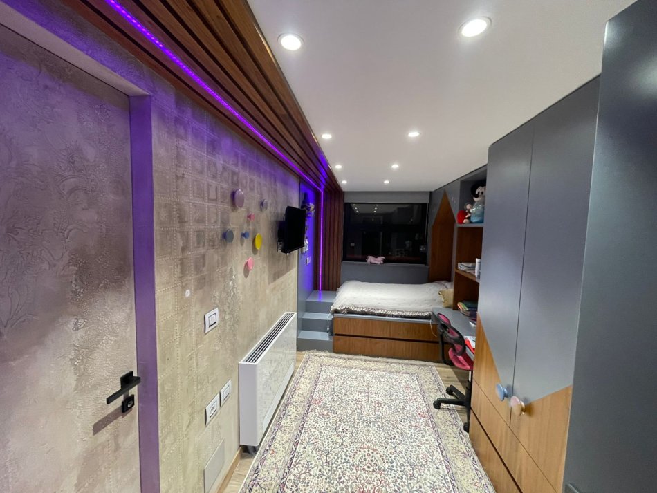 Tirane, jepet me qera apartament+verande | Penthouse Kati 4, 2.000 € (Rruga Peti)