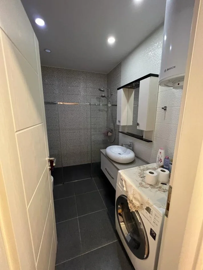 Tirane, jepet me qera apartament 2+1, Kati 5, 100 m² 700€ (Frosina Plaku)