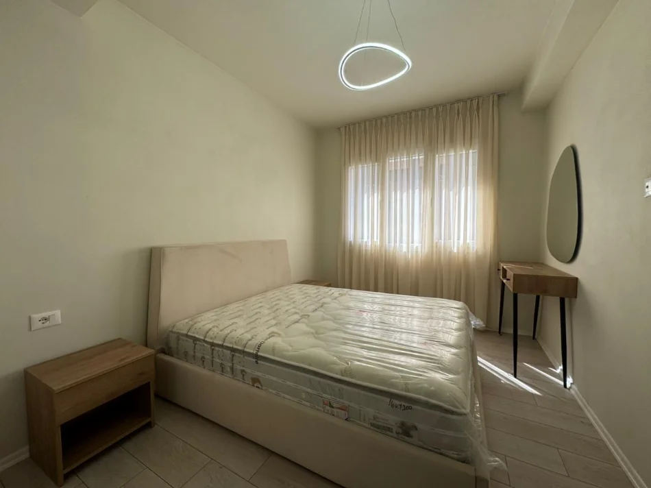 Tirane, jepet me qera apartament 1+1+Ballkon Kati 2, 70 m² 650 € (River Residence Astir)