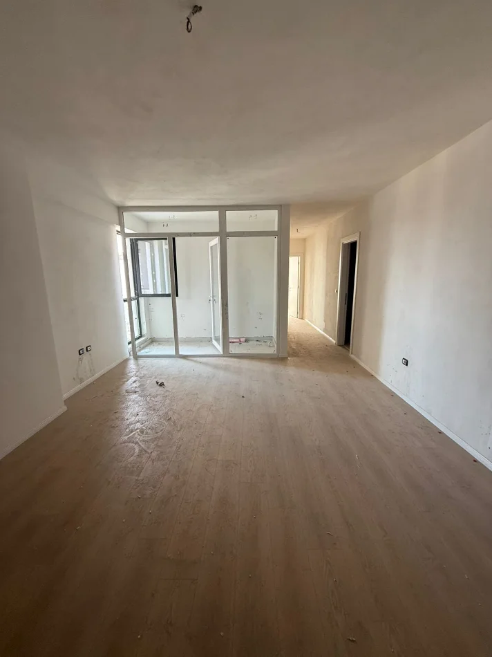 Tirane, shitet apartament 2+1 Kati 9, 91 m² 156.000 € (Fusha e Aviacionit)