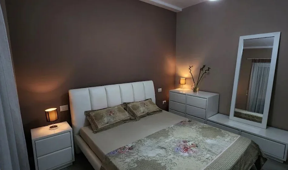 Tirane, jepet me qera apartament 1+1 Kati 3, 78 m²