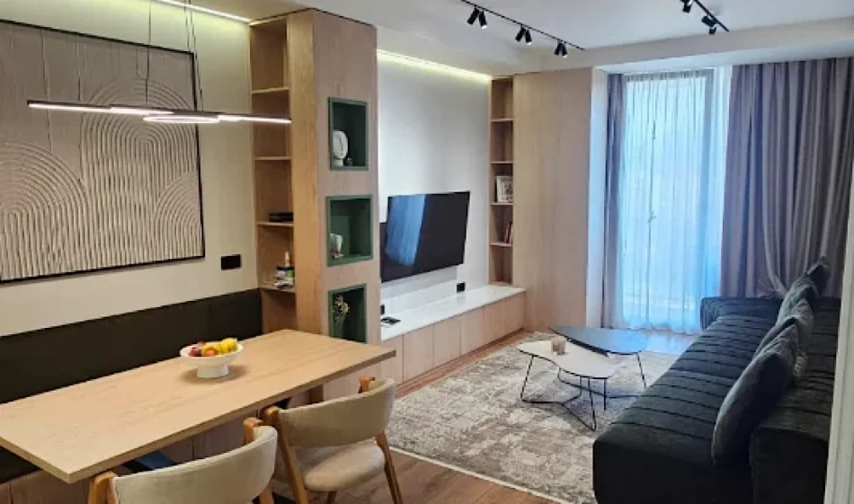 Tirane, jepet me qera apartament 1+1 Kati 10, 75 m² 900 €